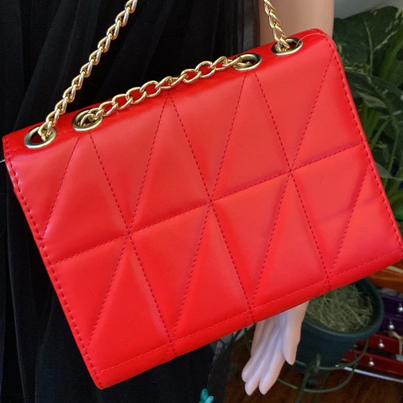 Beautiful red quilted shoulder bag - Picture 7 of 13